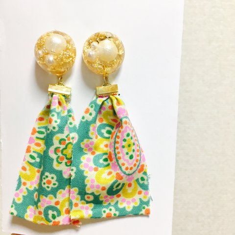 金箔レジンの大ぶりピアス