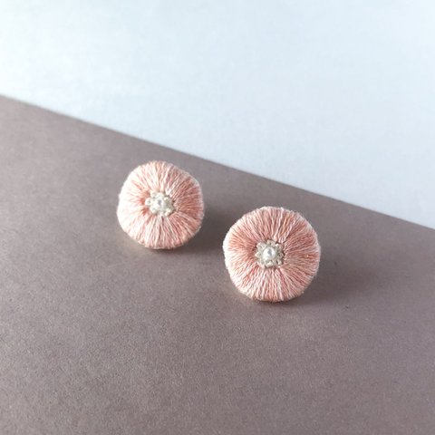 刺繍イヤリング　海　珊瑚（コーラルピンク）