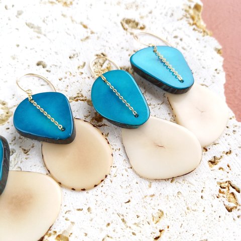 送料無料14kgf*Turquoise x Beige Tagua Nuts pierced earrings/earrings