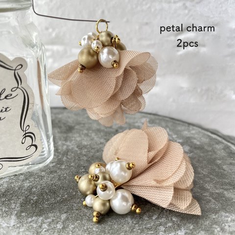 ２pcs★charm・petal beige（ビジュータッセルチャーム）