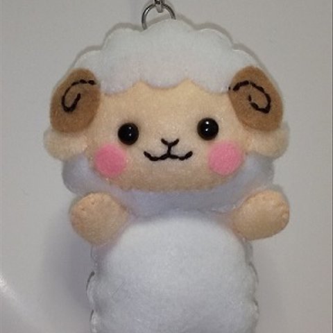 【完売】ハンドメイド　フェルト　動物さんのストラップ・ブローチ102　ヒツジさん１