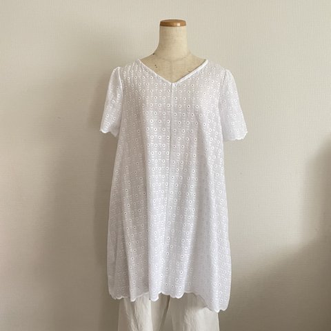 ﾋﾄﾉﾜ　フラワーレース半袖チュニック👚ママに嬉しいゆったりAライン✨🌻