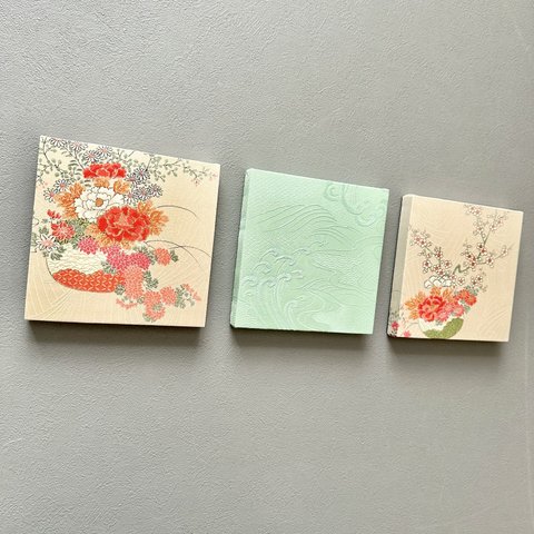 着物のミニファブリックパネル　春色と花々（3枚セット）　サスティナブル  着物リメイク　インテリア  Kimono fabric panel interior  壁飾り　ギフト　ひな祭り　