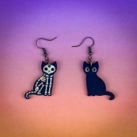 黒猫の木製おもしろピアス