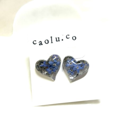 １粒ハートの勿忘草(わすれなぐさ)ピアス✿.•うるうるつやつや♡ちょこっとオシャレに♡サージカルステンレス使用♡横幅の広いタイプ♡