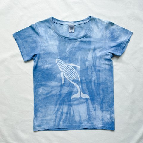 送料無料　”跳ねるクジラ”1 藍染めTシャツ　絞り染め 海　光