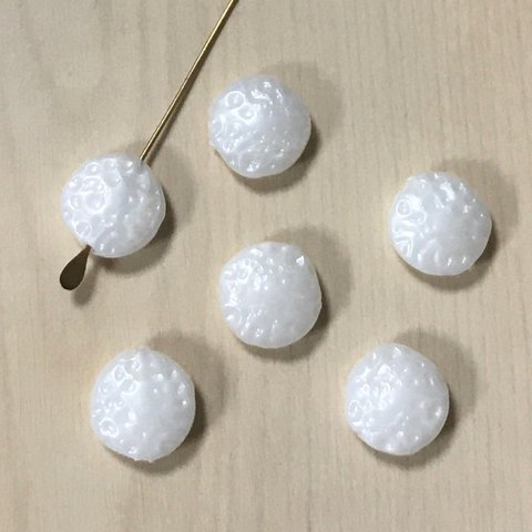 VINTAGE WHITE PEARL DESIGN BEADS 