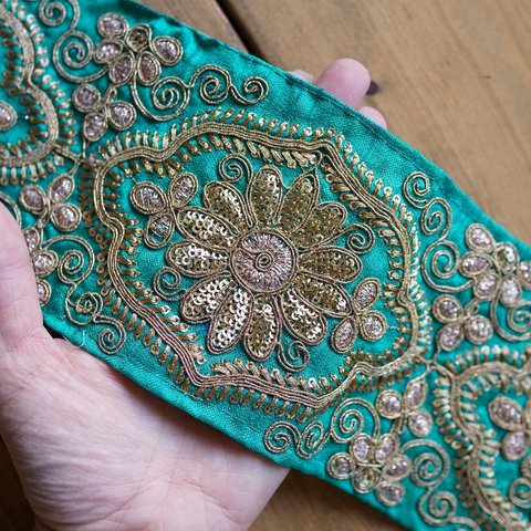 1mカット済【インド刺繍リボン】シルク　刺繍　リボン　りぼん   【グリーン】