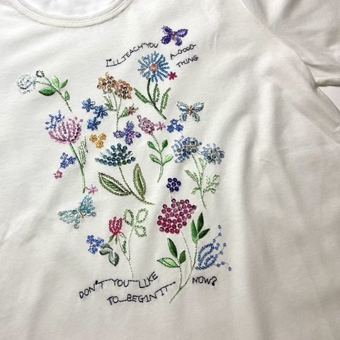 【日本製】快適でDressy サラッと決まる花刺繍Tシャツ　ホワイト