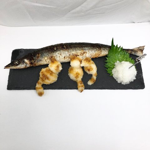 焼き秋刀魚とのメモスタンド（猫ちゃん大根おろし付）