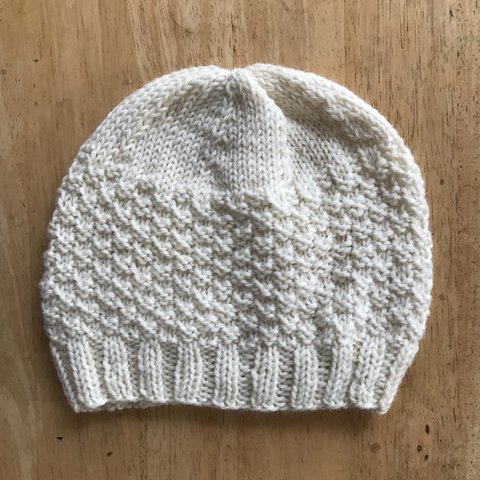 カノコ模様の手編み帽子
