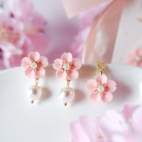 ハッピーバック・幸せ運ぶピンク桜のイヤリング、ピアス&ネックレスセット【受注制作】