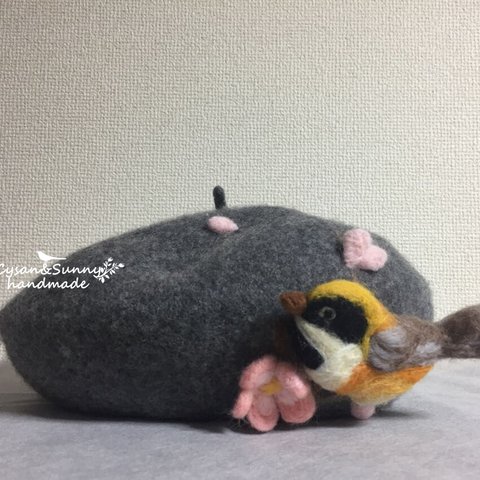 【受注製作】梅の花 ＋鳥のブローチ 羊毛フェルトベレー帽