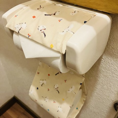 シマエナガのトイレットペーパーホルダー