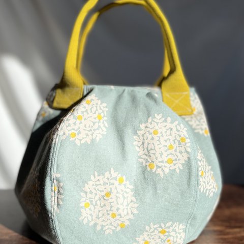 【受注生産】コロンとした形がかわいい花柄のバッグ