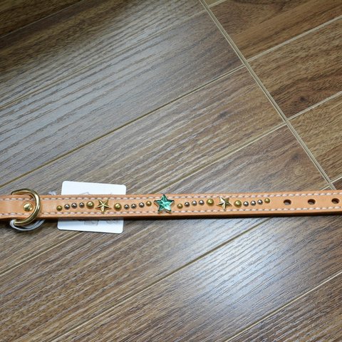 革の犬首輪　21～27cmの首周りに最適（ベルト穴範囲20.5～27）手縫い・ヌメ革・星とマルカシメ