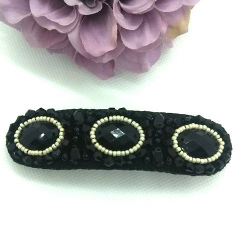 黒のビーズ刺繍バレッタ