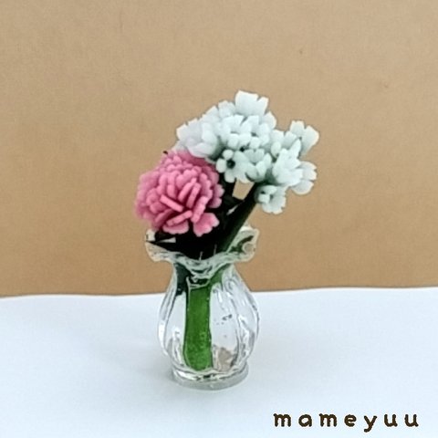 ミニチュア　カーネーション   かすみ草の花瓶(ピンク)