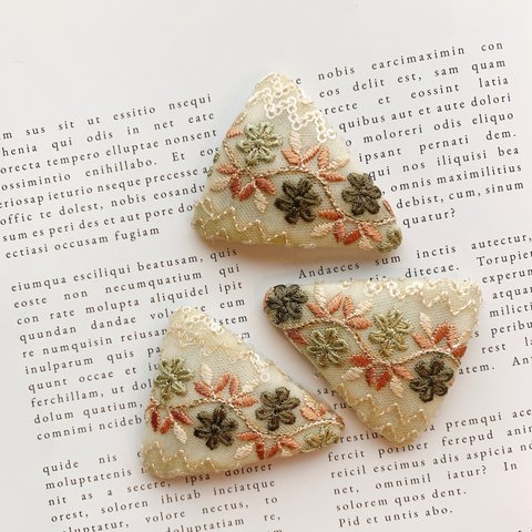 インド刺繍パッチンピン ♯51