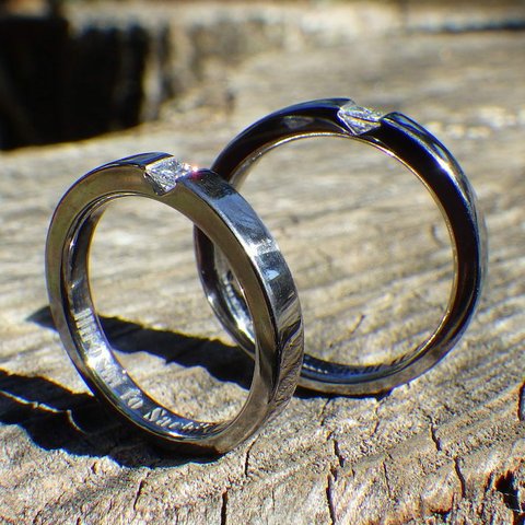 【金属アレルギー対応】 プリンセスハグ・セッティングのタンタルの結婚指輪