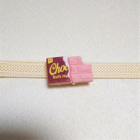 お菓子の帯留め　ストロベリーチョコレート