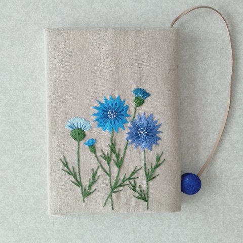 文庫本刺繍のブックカバー　矢車菊