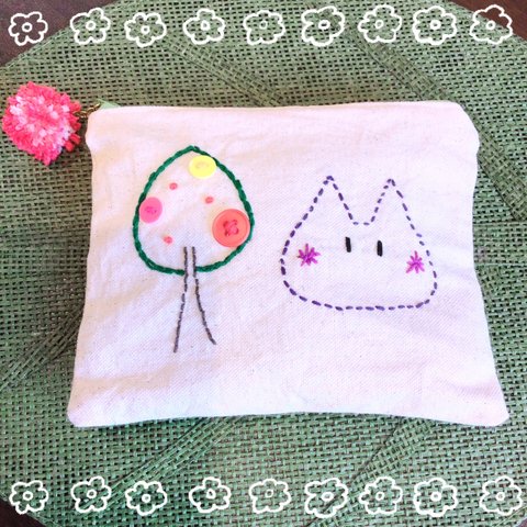 猫ちゃんの刺繍ポーチ(70)