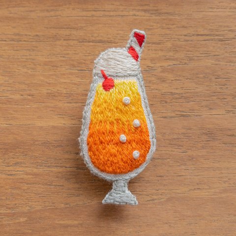 クリームソーダ 手刺繍ブローチ(オレンジ)