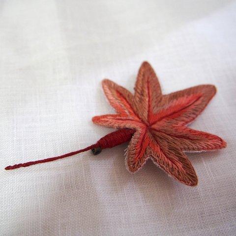 立体刺繡もみじのブローチ