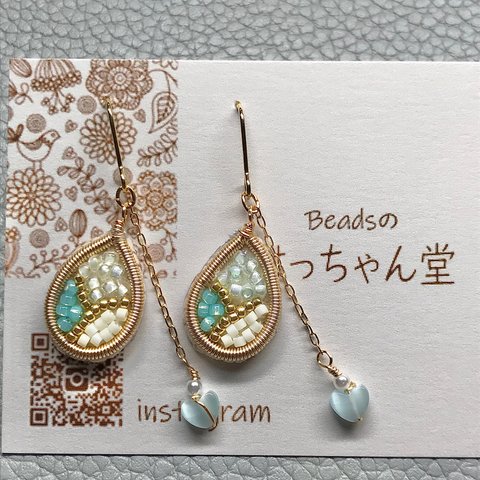 ビーズ刺繍『コイルワイヤーピアス』ブルー