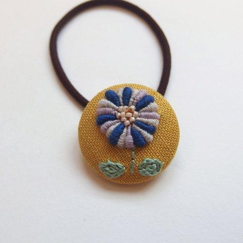 刺繍くるみボタンのヘアゴム＊花