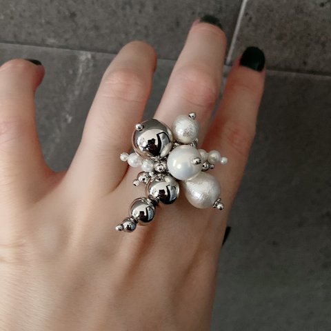 METALLIC RING - SILVER and PEARL