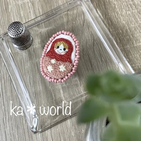 マトリョーシカ刺繍のブローチ