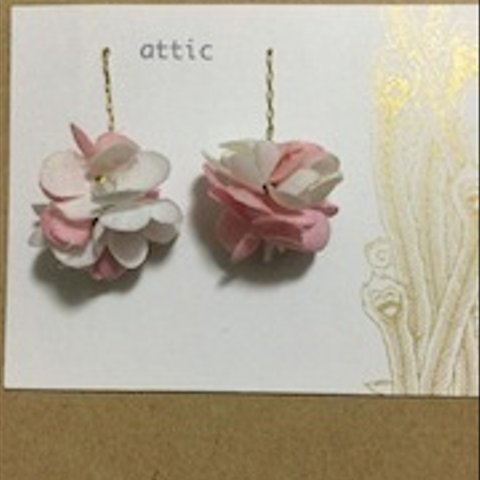 -attic- 染花ピアス　ピンク＆ホワイト　両耳