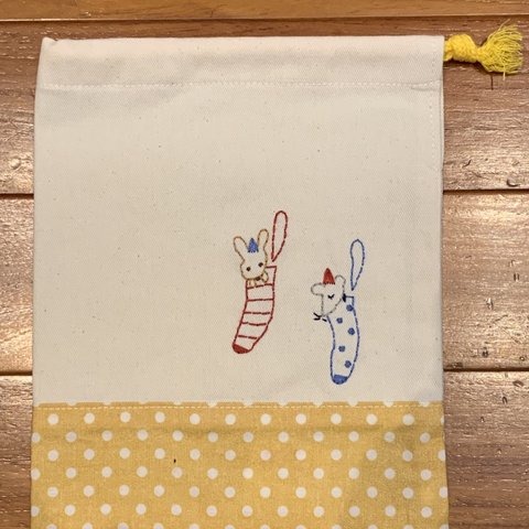 手刺繍入りポーチ♬