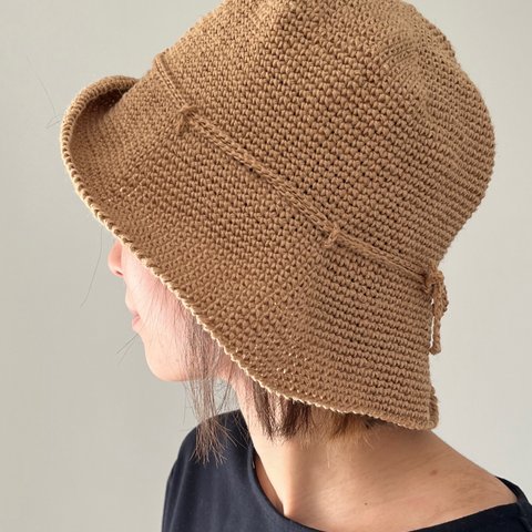 夏の帽子　　亜麻糸で編んだ大人のシンプルなハット　