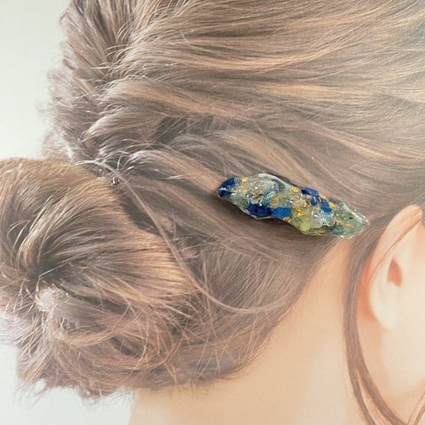 ヘアクリップ「紫陽花と天然石のヘアクリップ・蒼」 レジン バレッタ 青 緑 紫 アイオライト フローライト 水晶 ドライフラワー ニュアンス グラデーション