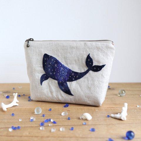 「クジラの宇宙」手刺繍リネンポーチ（18ｃｍ）【受注生産】