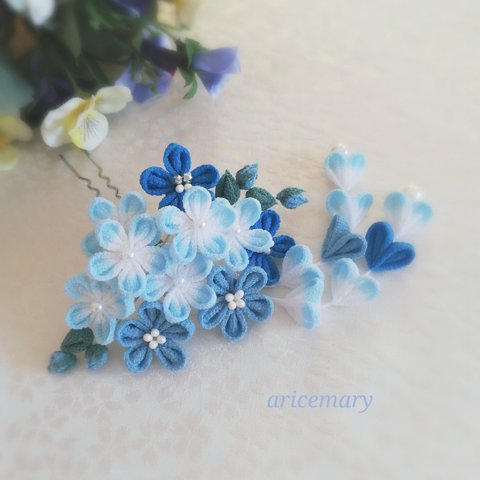 青い小花を集めたつまみ細工髪飾り