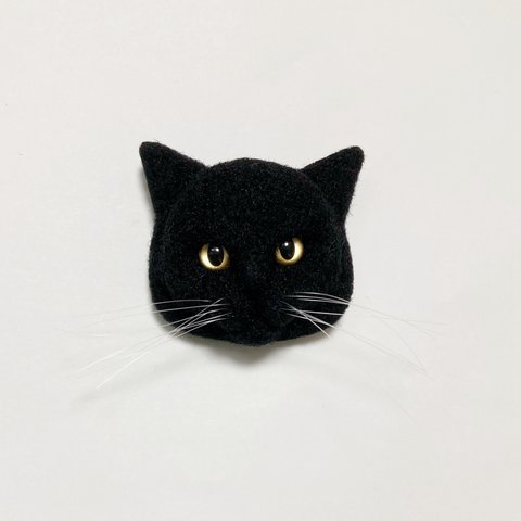 羊毛フェルト 猫ブローチ 黒猫 金眼