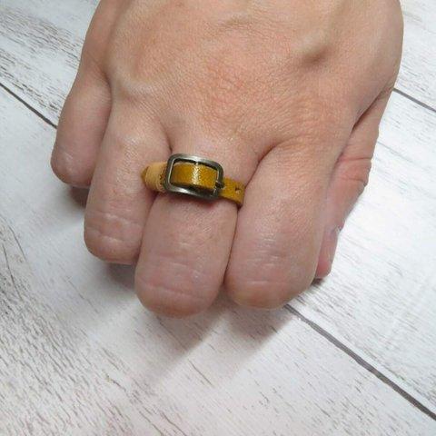 革の宝石で作ったベルトリング　イエロー　黄色　指輪
