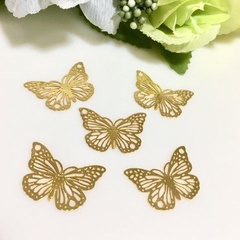 ◆送料無料◆ 6個⚫︎繊細な薄型の蝶チャーム