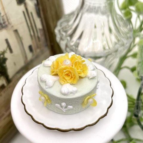 イエローローズのケーキ🍰　側面にもお花🌸　No.184