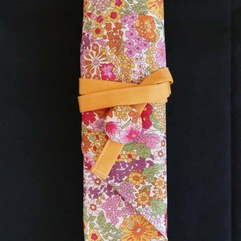 リバティ ロール ペンケース　マーガレット・アニー（暖色）　花柄　送料無料 布小物 布雑貨