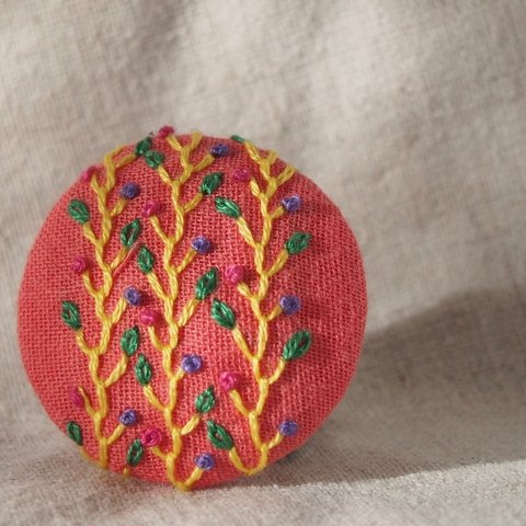 刺繍ブローチ☆ サンプラー くるみボタンブローチ ヘアゴム  に変更可