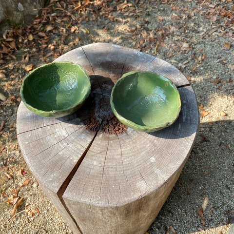 緑釉花型押し小鉢