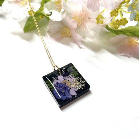 四角本物の花ネックレス　レジンアクセサリー