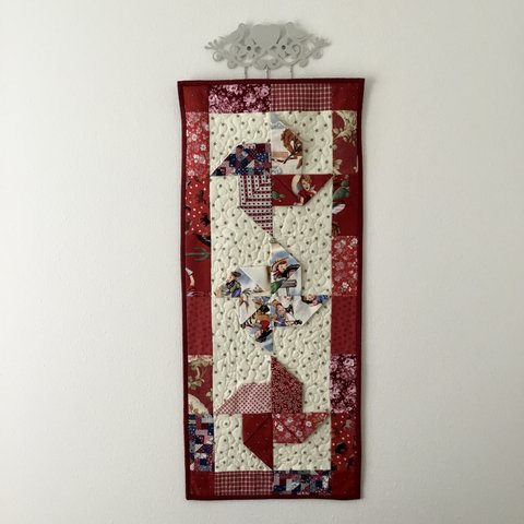 アメリカンウエスト三次元風車パッチワークキルトテーブルランナー兼タペストリー、Americana folded fabric pinwheel table runner/wallhanging