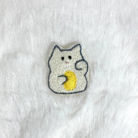 刺繍招き猫ブローチ No.5