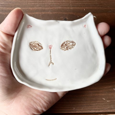 ちょっとおデブな白猫の豆皿　陶器